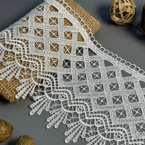 Мереживо поліестер "Білий серпанок" 13,5 см.(1 м.), молочний