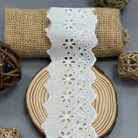 Мереживо прошва"Танець пелюсток" 7 см (1 м.), білий