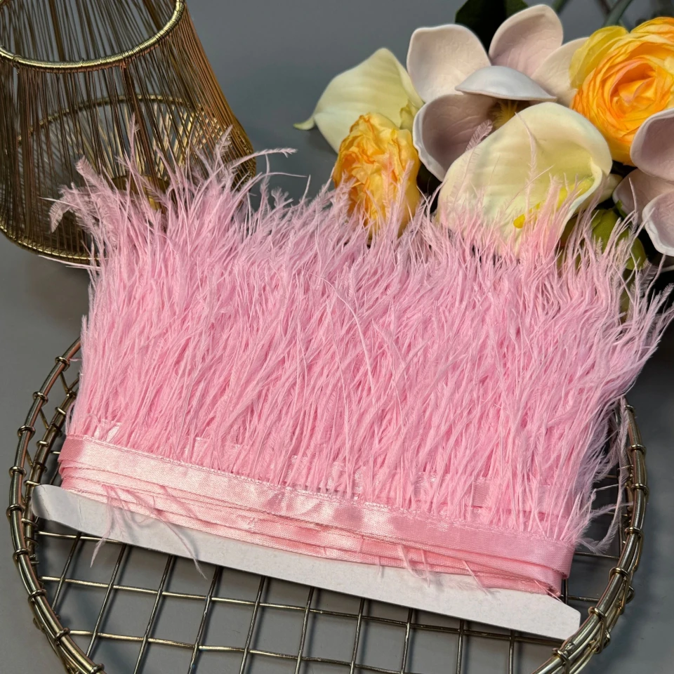 Натуральне пір'я на тасьмі  7-10 см (1 метр), 24 рожевий