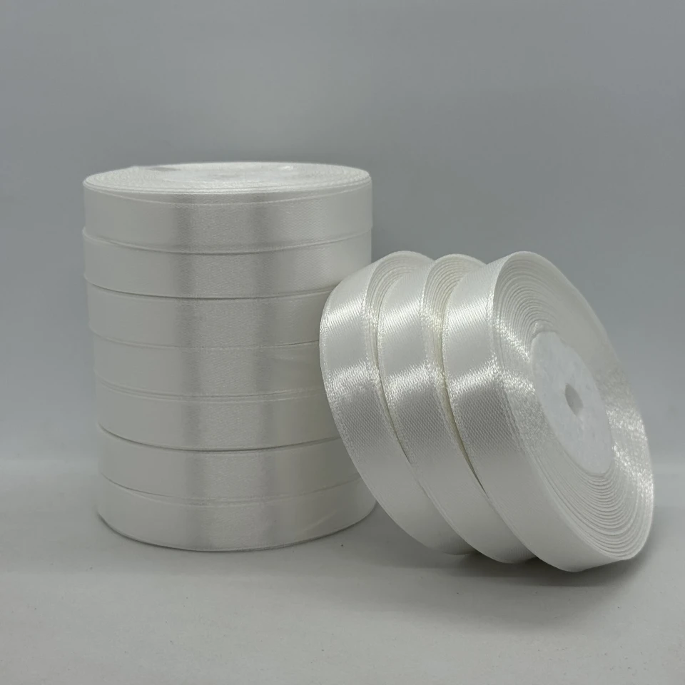 Атласна стрічка 1.2 см (33 м.), 01 білий