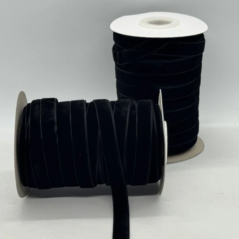 Оксамитова стрічка 1 см (25 ярдів/22,75 м.), 03 чорний