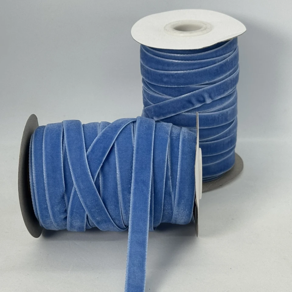 Оксамитова стрічка 1 см (25 ярдів/22,75 м.), 83 блакитний