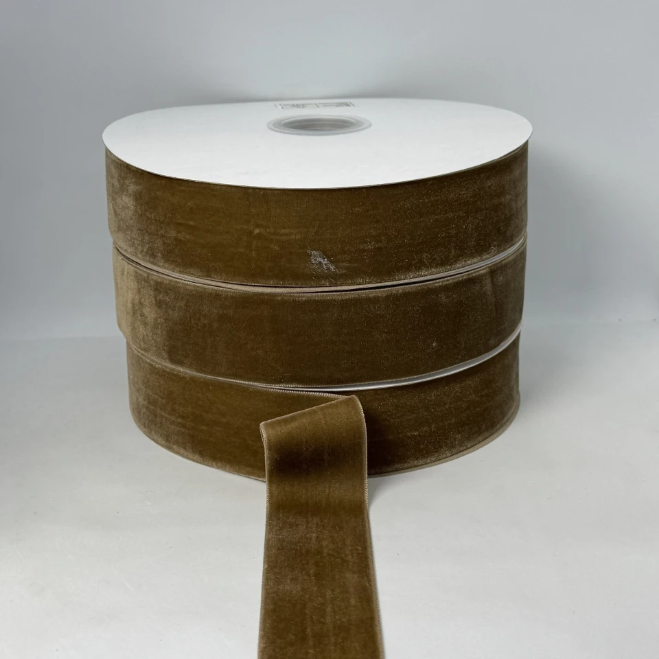 Оксамитова стрічка 3.8 см (25 ярдів/22,75 м.), 61 бежевий