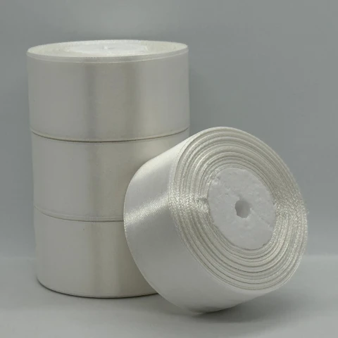 Атласна стрічка 4 см (33 м.), айворі (white)
