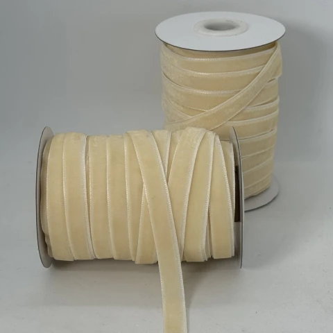 Оксамитова стрічка 1 см (25 ярдів/22,75 м.), 04 темний молочний