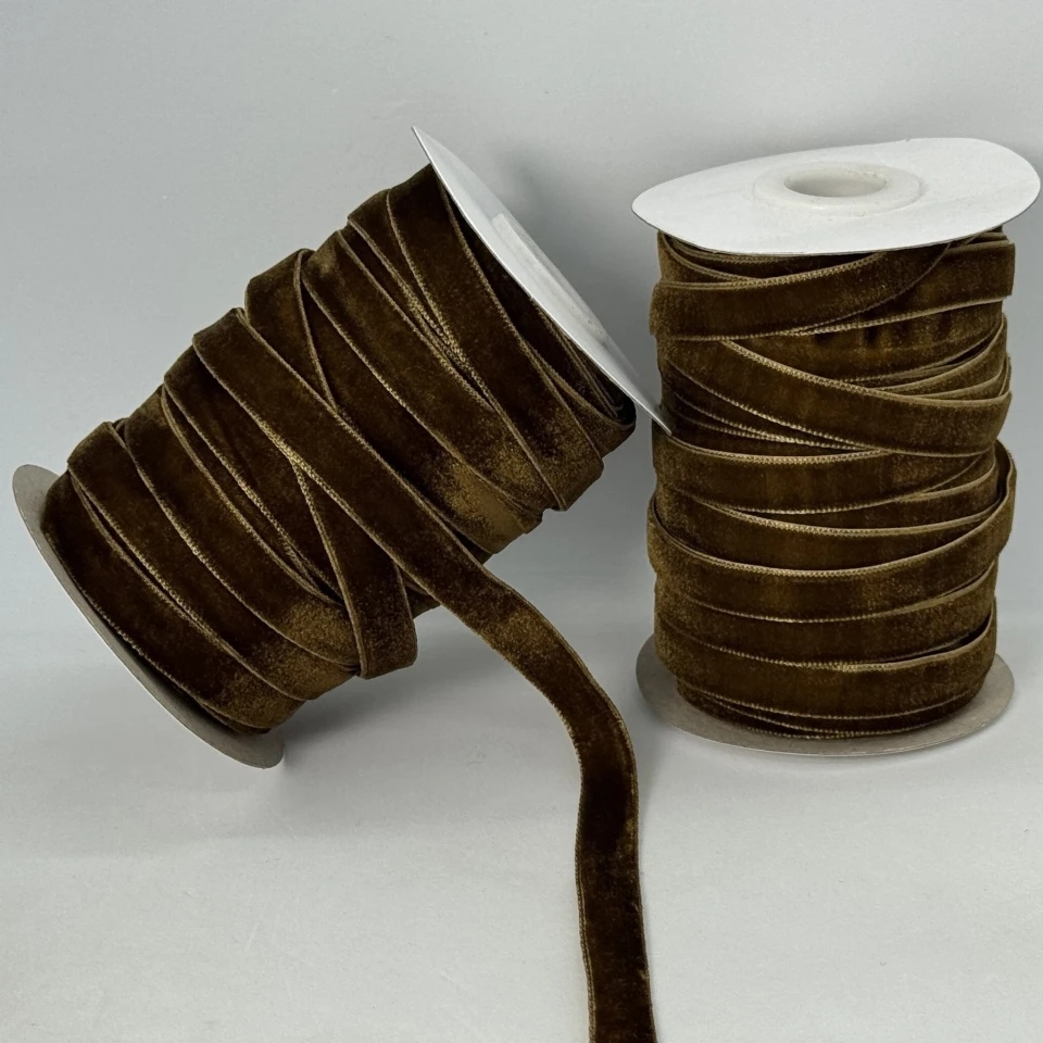 Оксамитова стрічка 1 см (25 ярдів/22,75 м.), 69 коричневий