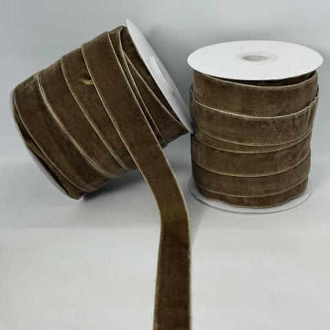 Оксамитова стрічка 2 см (25 ярдів/22,75 м.), 61 бежевий