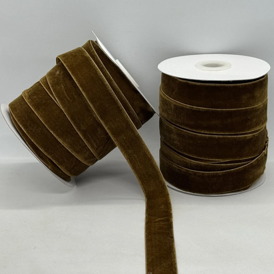 Оксамитова стрічка 2 см (25 ярдів/22,75 м.), 69 коричневий