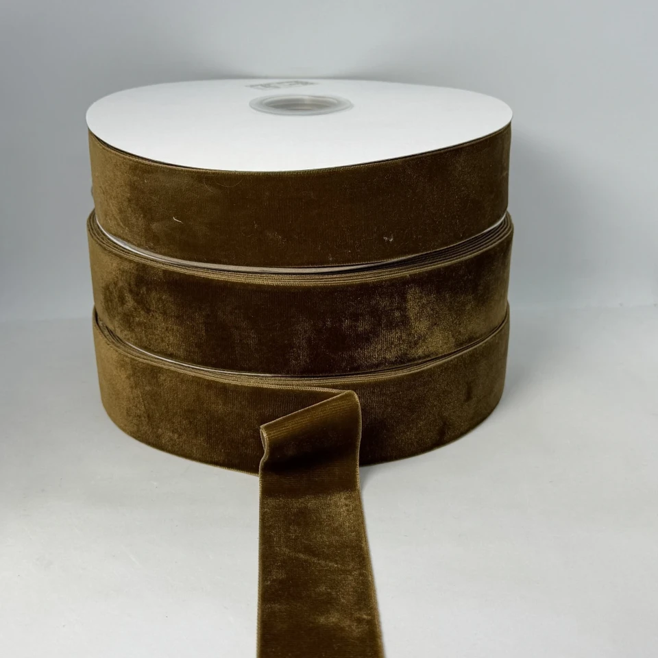Оксамитова стрічка 3.8 см (25 ярдів/22,75 м.), 69 коричневий