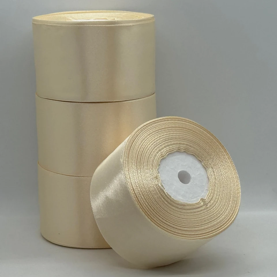 Атласна стрічка 5 см (33 м.), 83 молочний